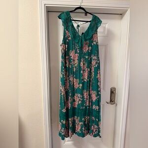 Torrid 4 green floral maxi w/lace neck
